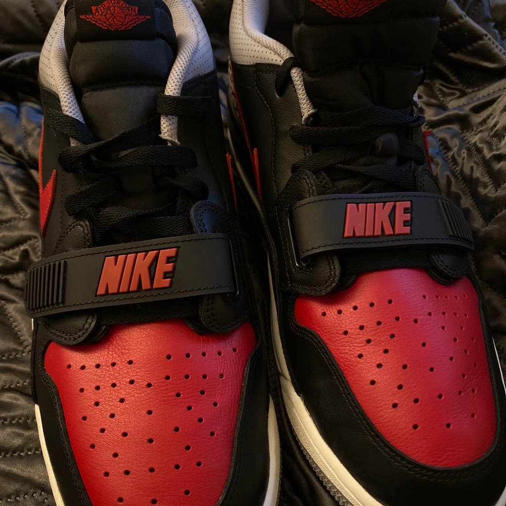 Nike Red and Black Sneakers - Picture 3 of 6